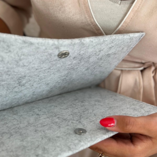 Pochette Feutrine gris clair – Personnalisable avec votre logo