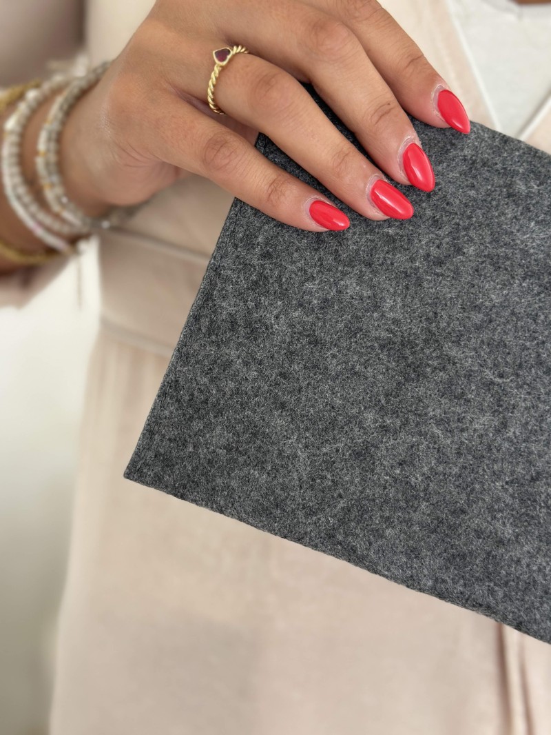 Pochette Feutrine Gris Foncé – Personnalisable avec votre logo
