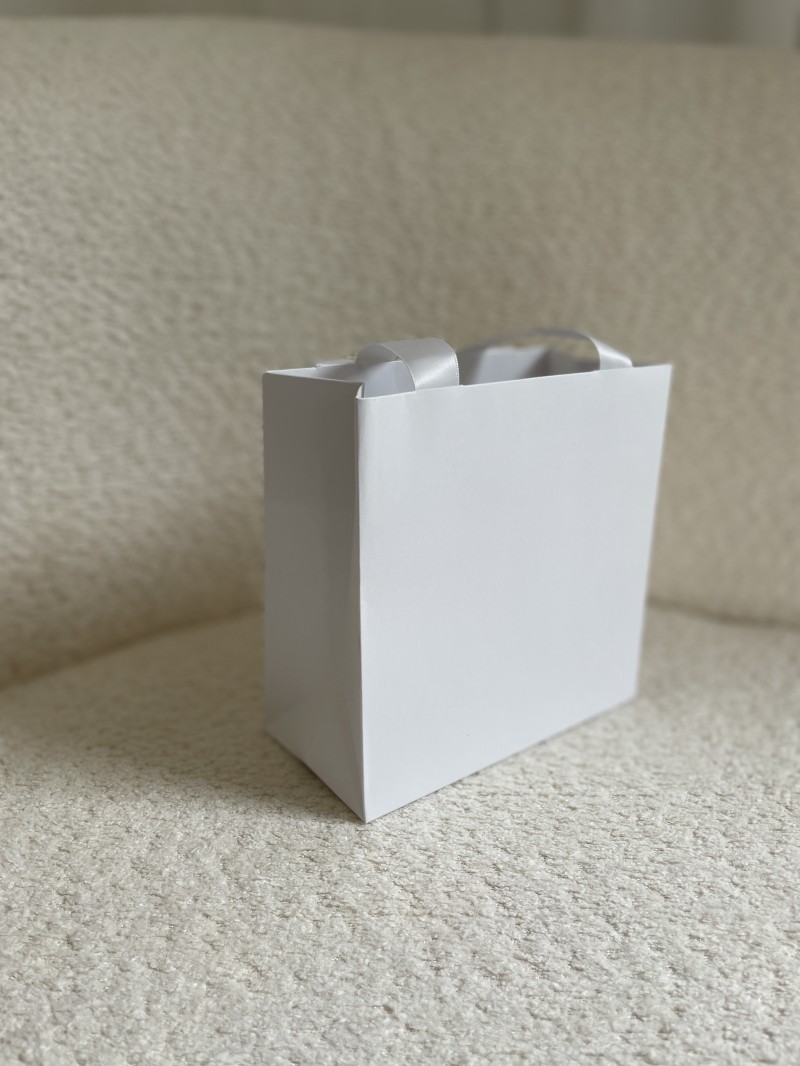 Sac papier Luxe Blanc - poignées blanches - XS (16x8x16cm)