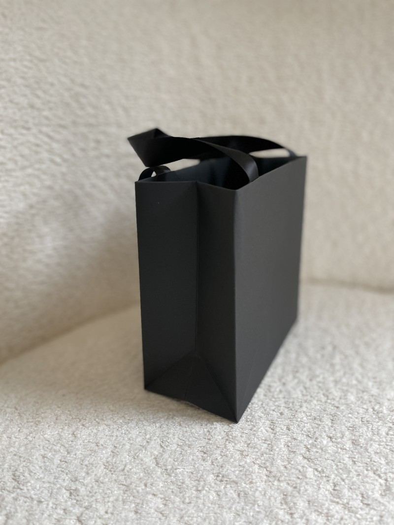 Sac papier Luxe Noir - poignées noires - XS (16x8x16cm)
