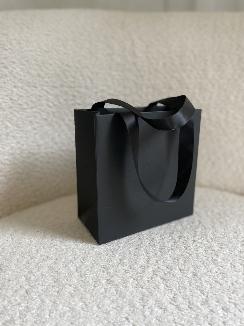 Sac papier Luxe Noir - poignées noires - XS (16x8x16cm)
