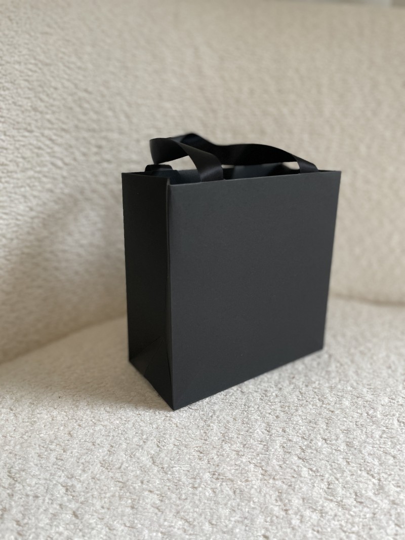 Sac papier Luxe Noir - poignées noires - XS (16x8x16cm)