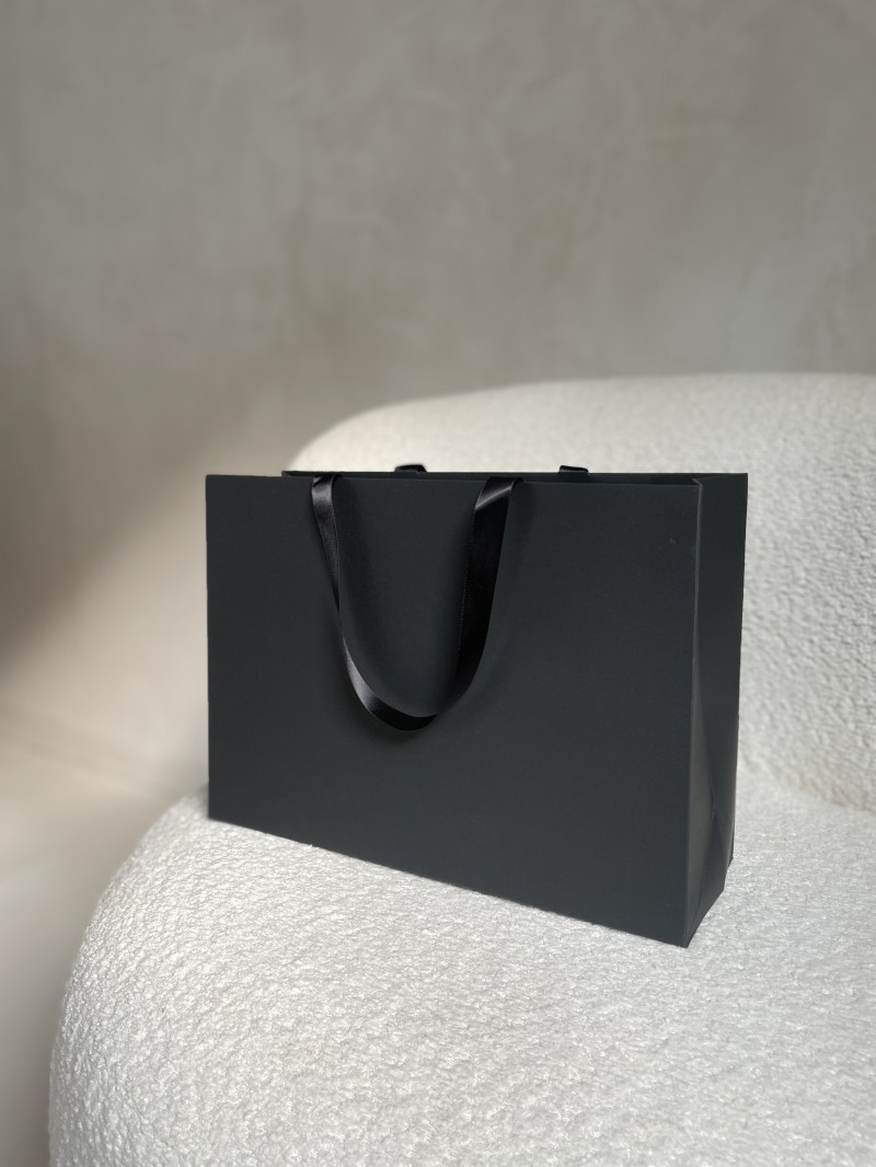 Sac papier Luxe Noir - poignées noires - M (35x12x25cm)