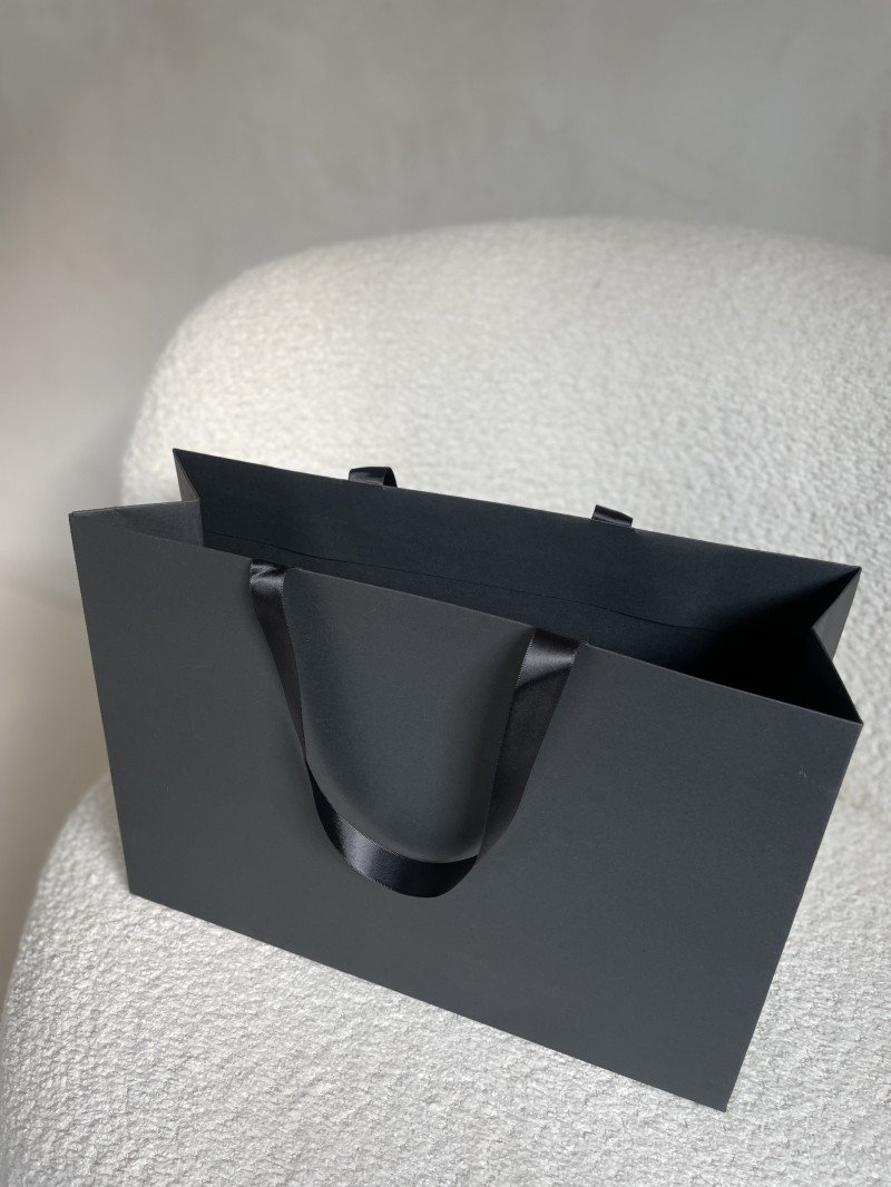 Sac papier Luxe Noir - poignées noires - M (35x12x25cm)