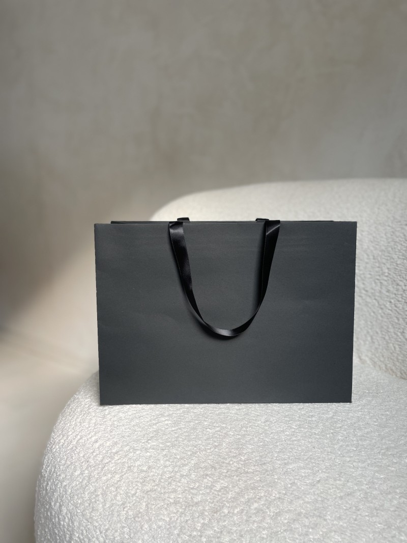 Sac papier Luxe Noir - poignées noires - M (35x12x25cm)