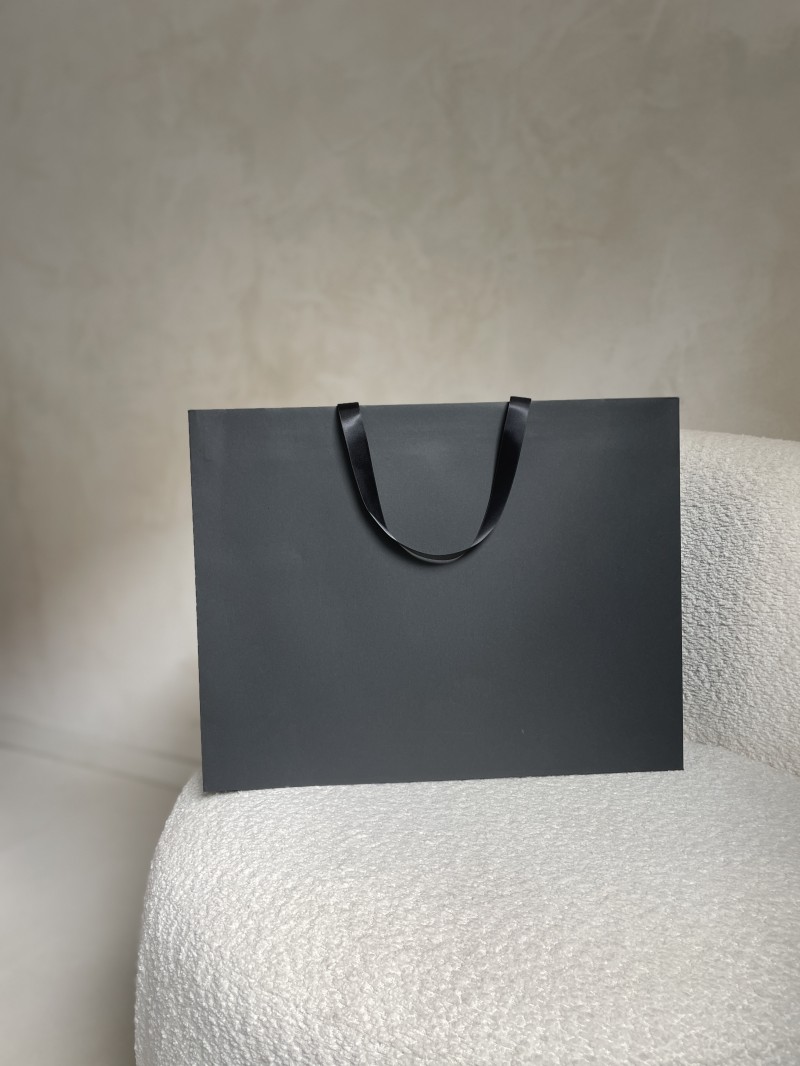 Sac papier Luxe Noir - poignées noires - L (45x14x35cm)