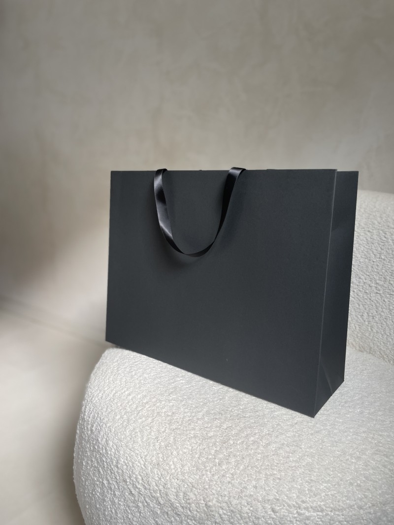 Sac papier Luxe Noir - poignées noires - L (45x14x35cm)