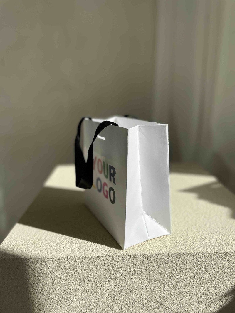 Sac papier Luxe Blanc - poignées noires - XS (16x8x16cm)