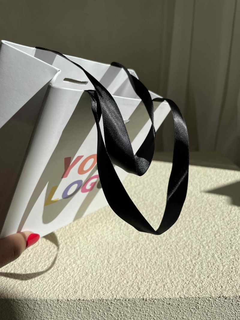 Sac papier Luxe Blanc - poignées noires - XS (16x8x16cm)