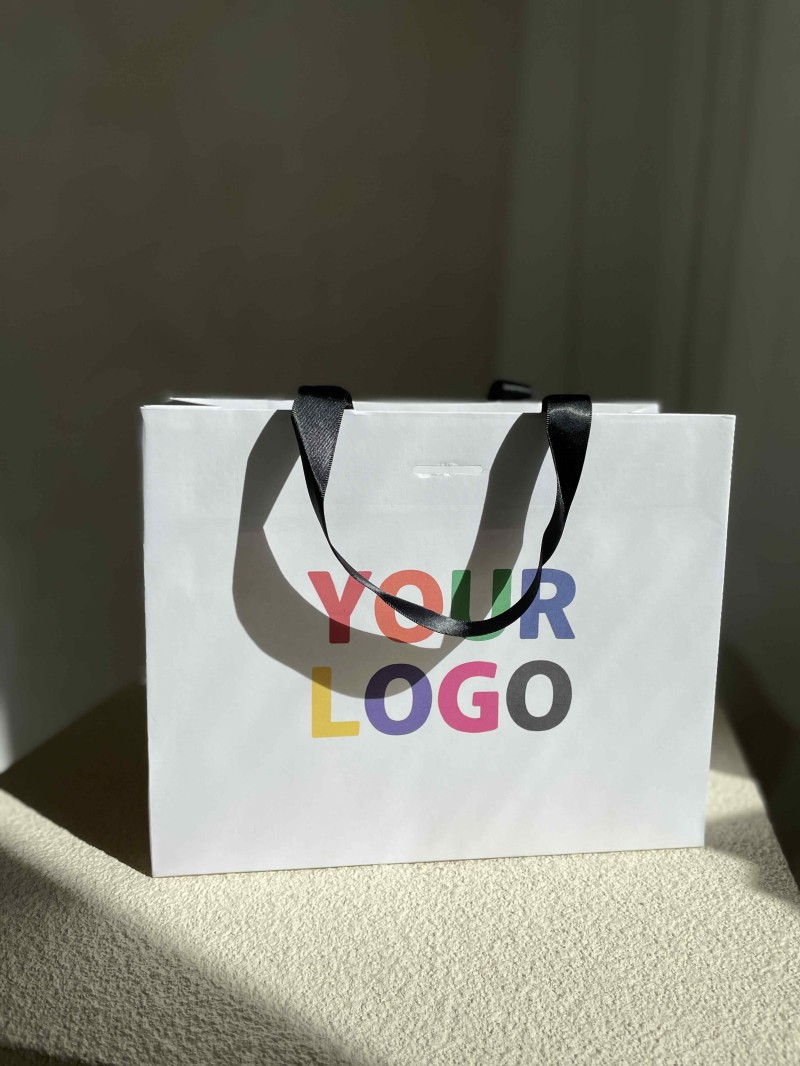 Sac papier Luxe Blanc - poignées noires - S (25x10x20cm)