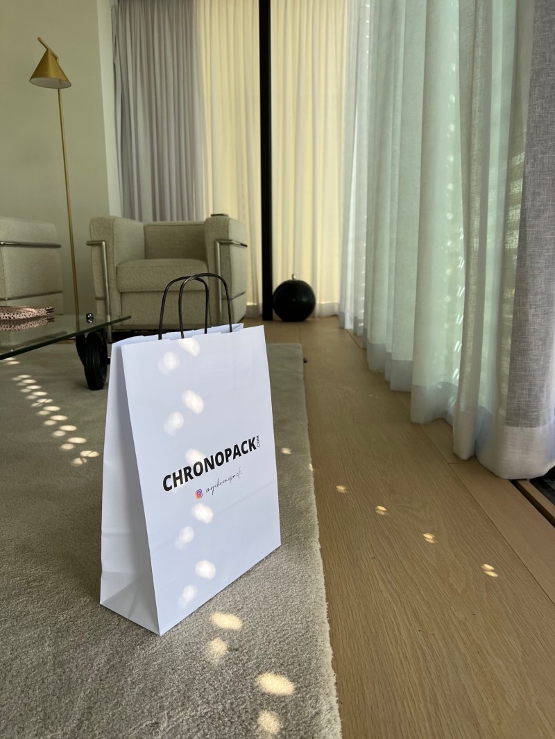 White Kraft Bag M – Black Handles & The Spotlight On Your Logo