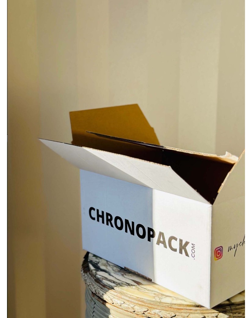 Shipping box with adhesive closure - White M