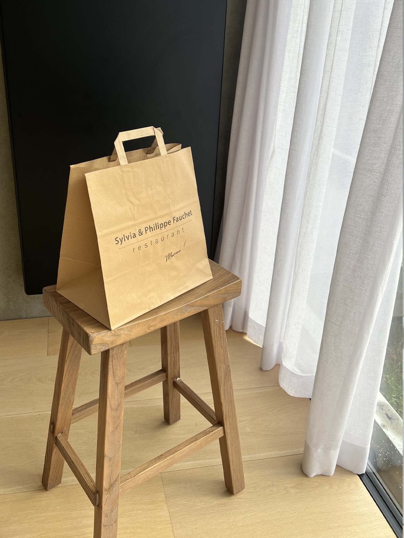 DRAAGTAS MET PLAT HANDVAT - KRAFT TAKEAWAY (32X21X33CM)
