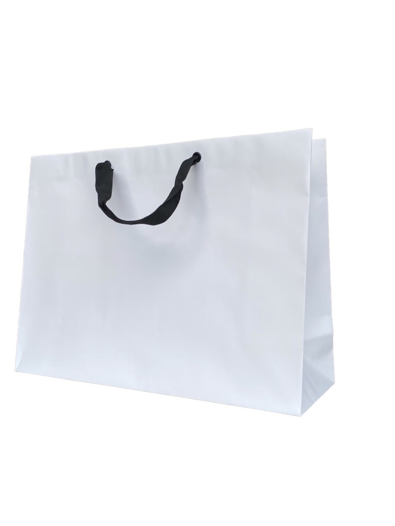 Weiße Papiertragetasche mit schwarzen Satinhenkeln