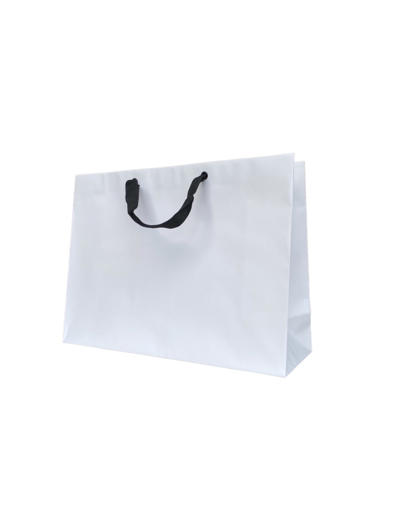Weiße Papiertragetasche mit schwarzen Satinhenkeln