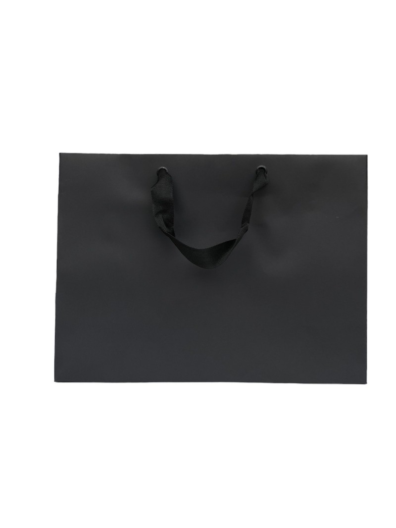 Schwarze Papiertragetasche mit schwarzen Satinbändern