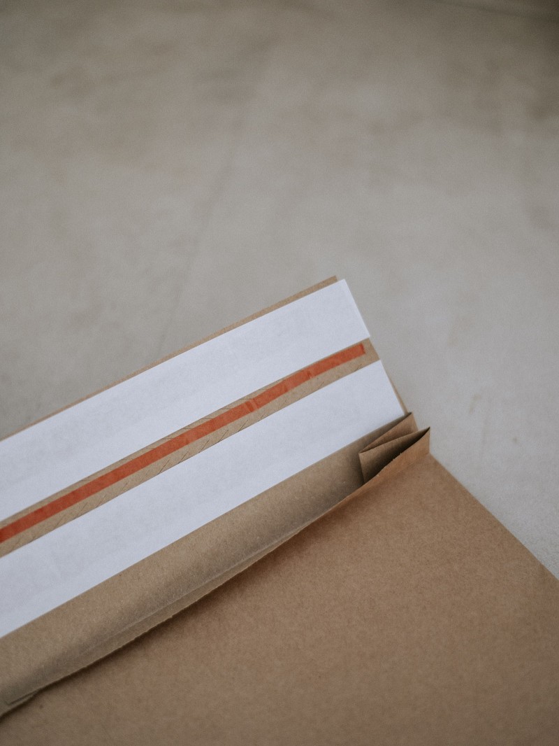 ONSCHEURBARE MAILERBAG - KRAFT L (45X8X55CM)