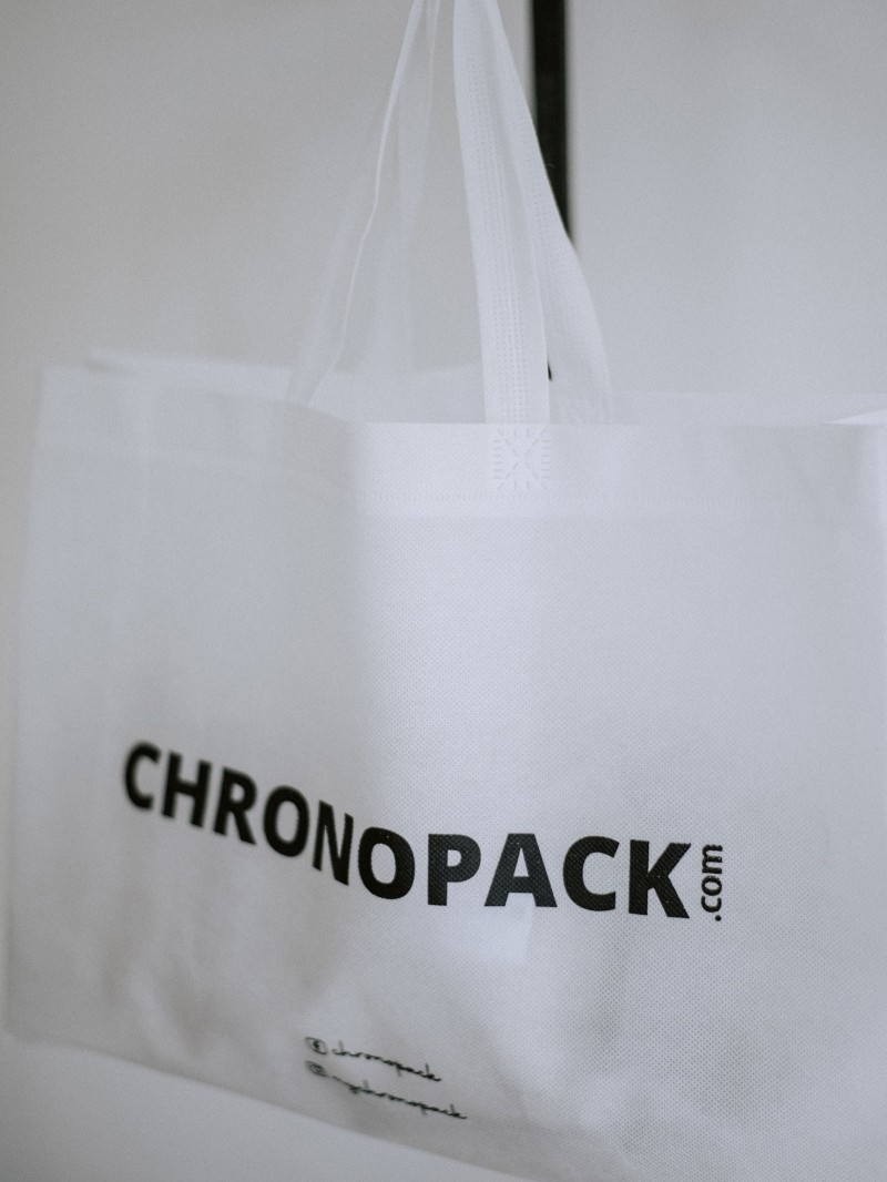 Low-cost, eco-friendly personalized white fabric bag