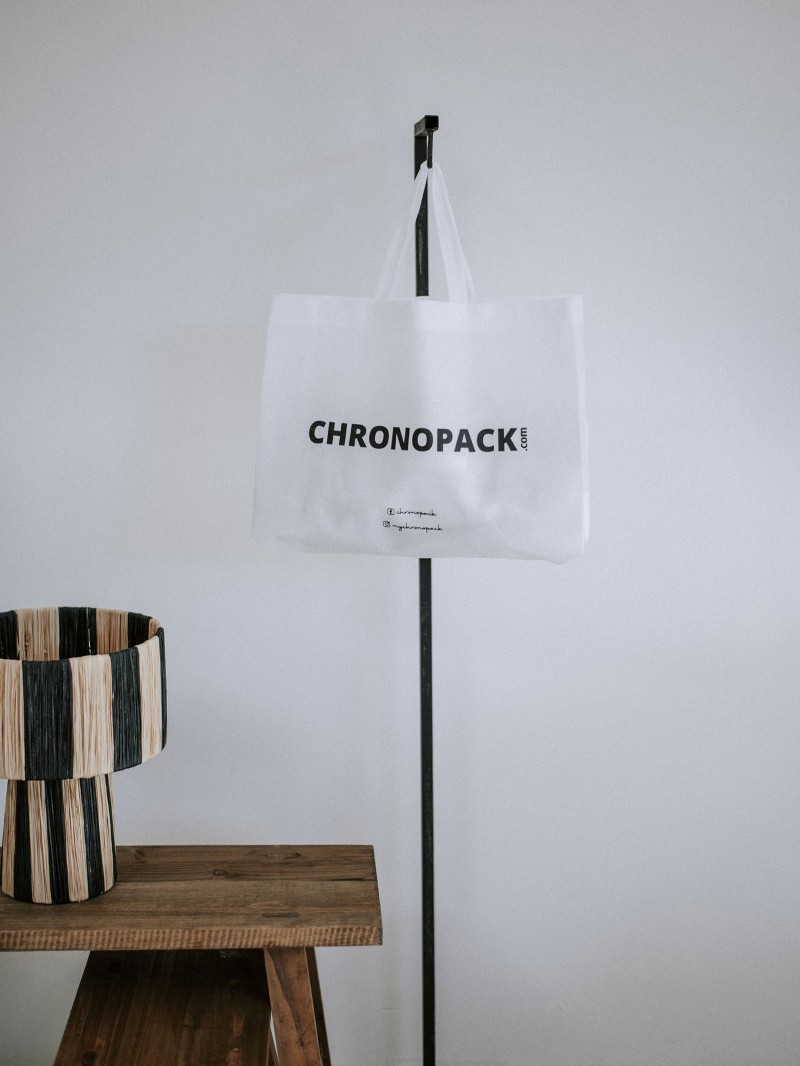 Low-cost, eco-friendly personalized white fabric bag