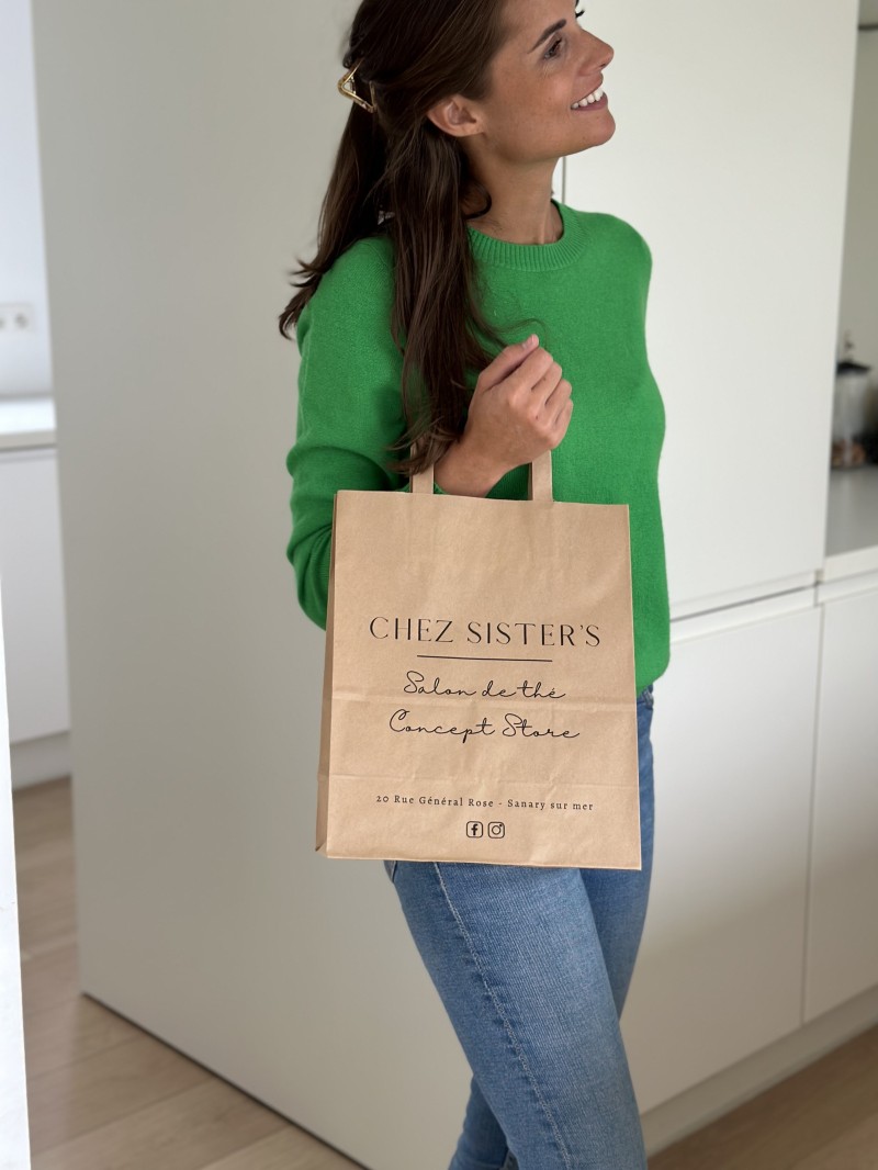 Kraft Bag M Flat Handles – Ideal Size, Great Brand Impact