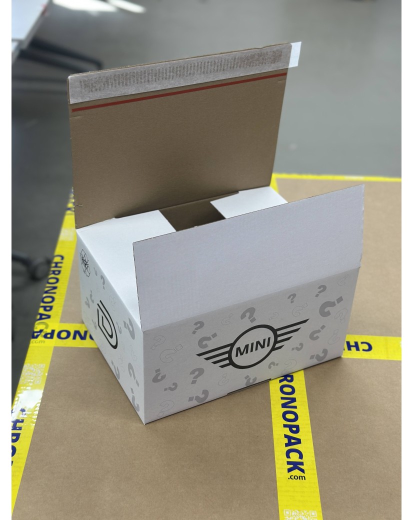 Caja de envío con cierre adhesivo - Blanca M